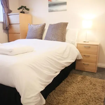 Sleeps Up To 6, Parking, Wifi, Netflix, Near City * Λιντς