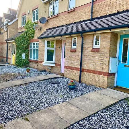 Sleeps Up To 6, Parking, Wifi, Netflix, Near City Holiday home