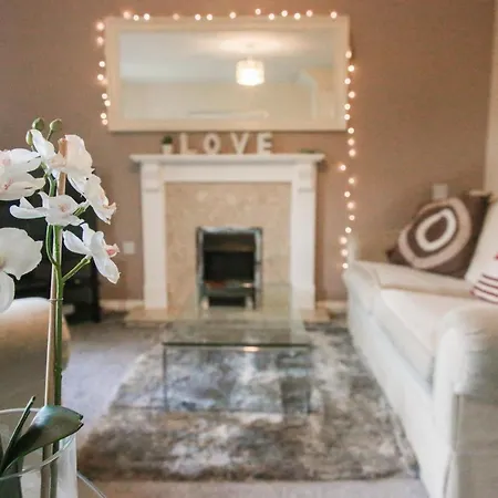 Sleeps Up To 6, Parking, Wifi, Netflix, Near City * Λιντς