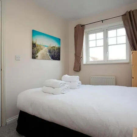 Sleeps Up To 6, Parking, Wifi, Netflix, Near City Holiday home *