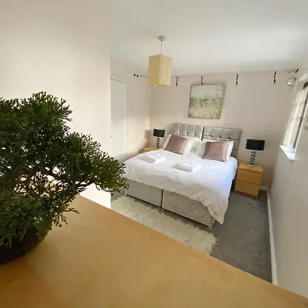 Sleeps Up To 6, Parking, Wifi, Netflix, Near City Holiday home